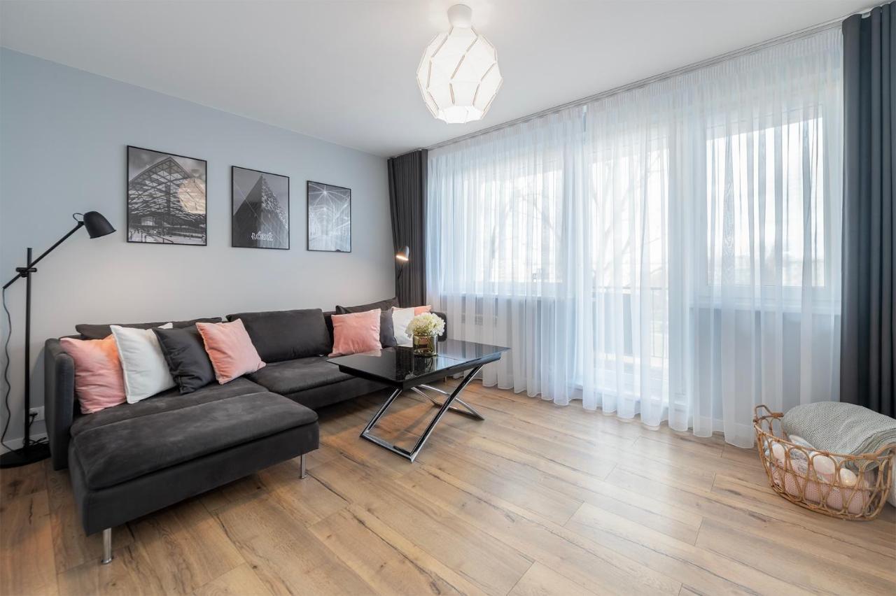 Golden Sands - Winda, 2 Sypialnie Oraz Salon, Lozeczko Turystyczne, Balkon, Play Station 5, Ekspress Do Kawy, Atlas Arena, Zoo, Fala Lodz  Luaran gambar